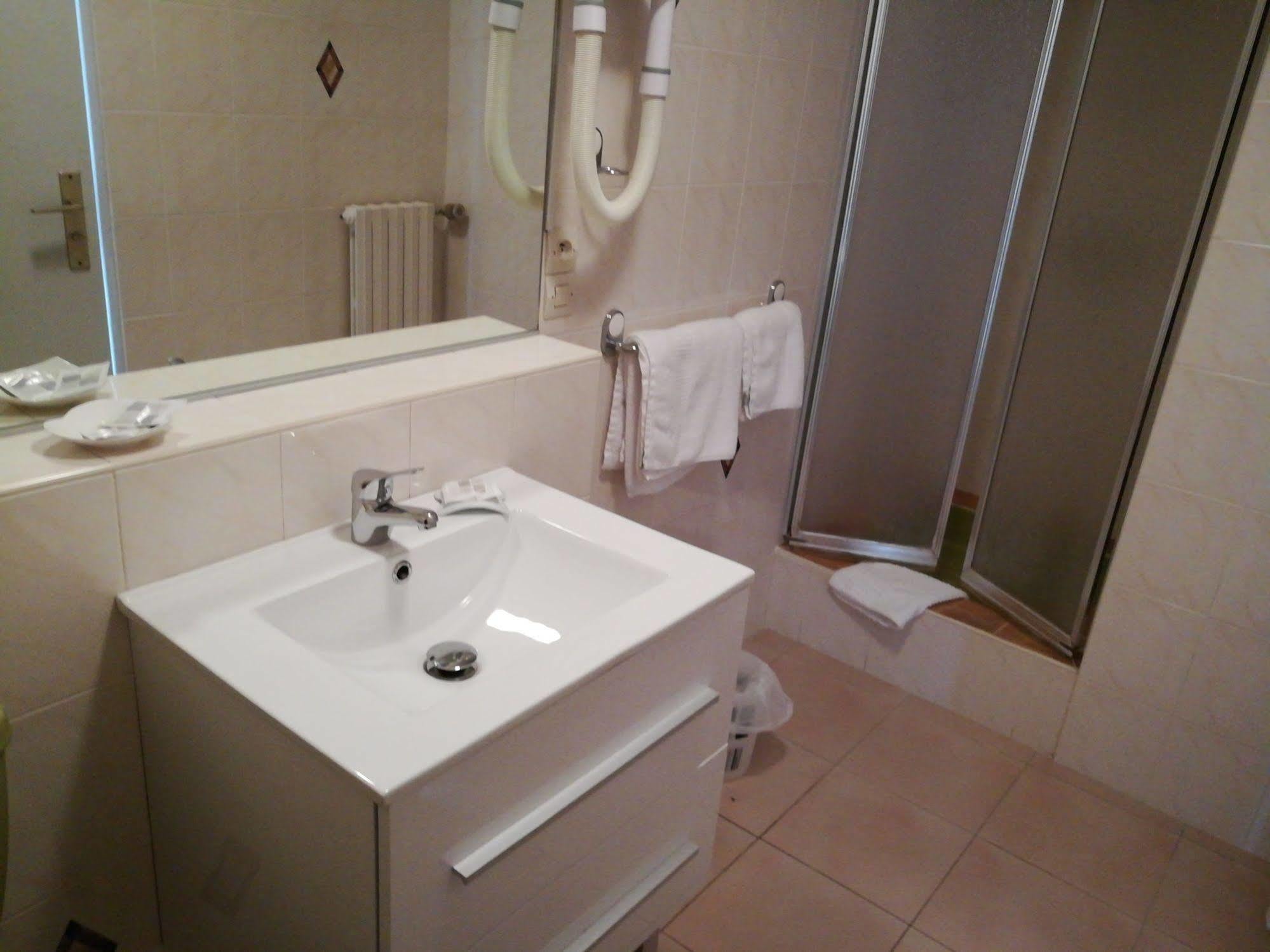 Contact Hotel Du Relais 투아르 외부 사진